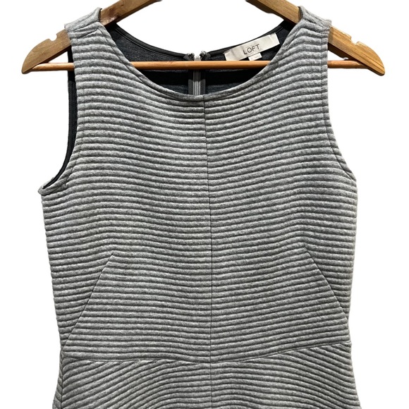 Ann Taylor LOFT Striped Fit & Flare Dress Gray White Sleeveless Size 4 - Picture 5 of 7